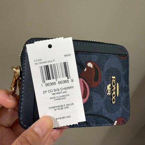 Limited ‼️Coach  CZ468 Zip Card Case In Signature Canvas With Cherry Print… - Picture 5 of 5